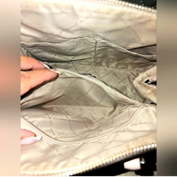 EUC AUTHENTIC MICHAEL KORS HANDBAG Baby Pink - Picture 9 of 10